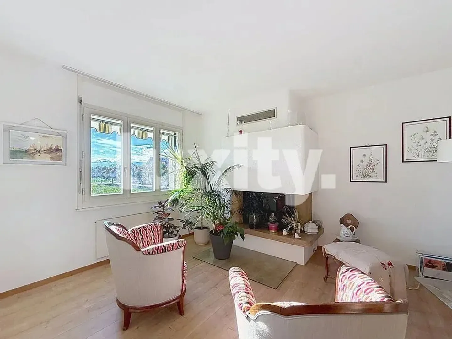 GLAND – A BRIGHT APARTMENT WITH A LARGE BALCONY AND MOUNTAIN VIEW - Photo 2 of 8