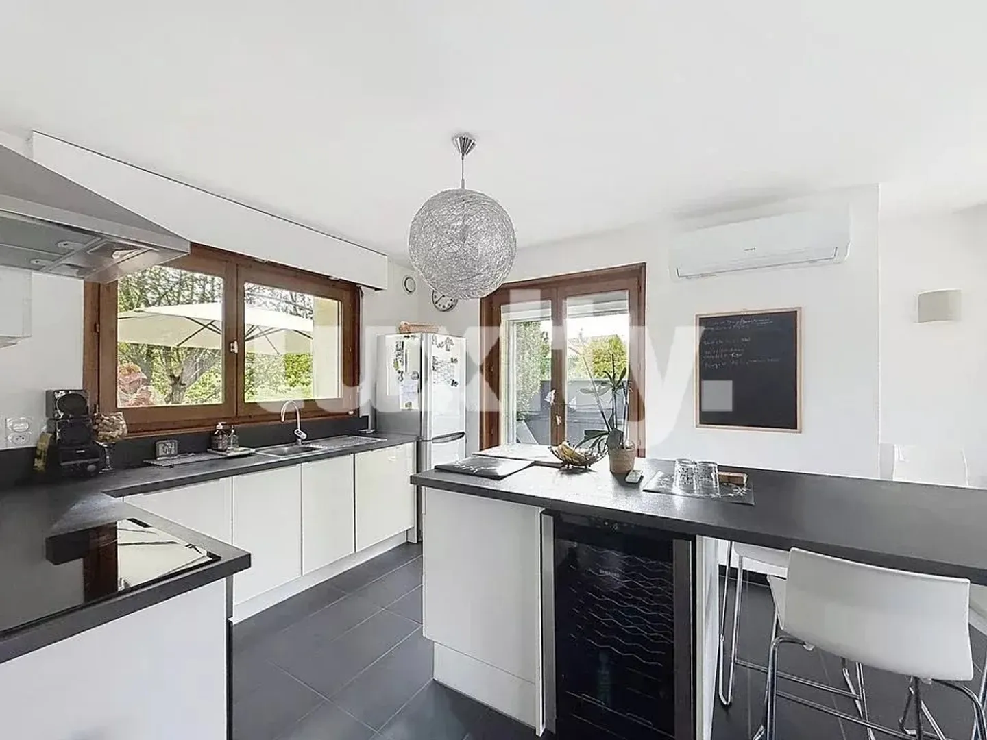 CHENS-SUR-LÉMAN – CASA CONTEMPORANEA, LUMINOSA E TRANQUILLA, VICINO A GINEVRA - Foto 4 di 8