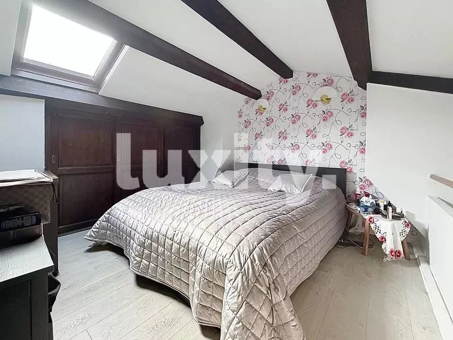 Superb apartment in the place du Bourg de Four - Photo 2 of 2