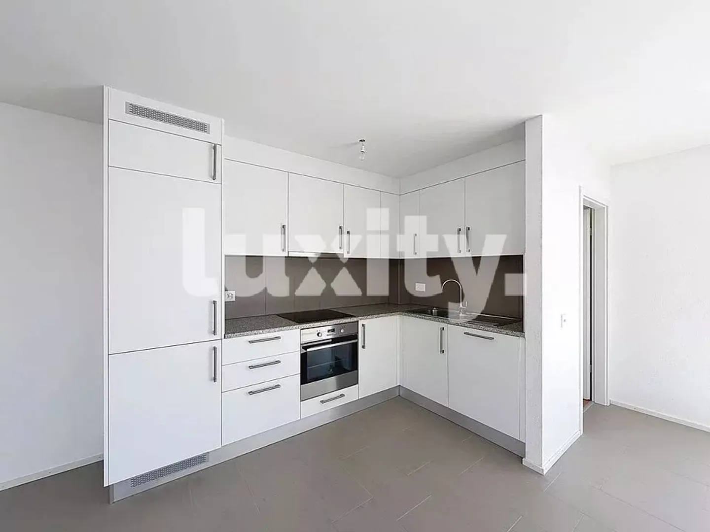 For rent in Crassier, superb 4.5-room apartment completely renovated in 2025. - Photo 3 of 8