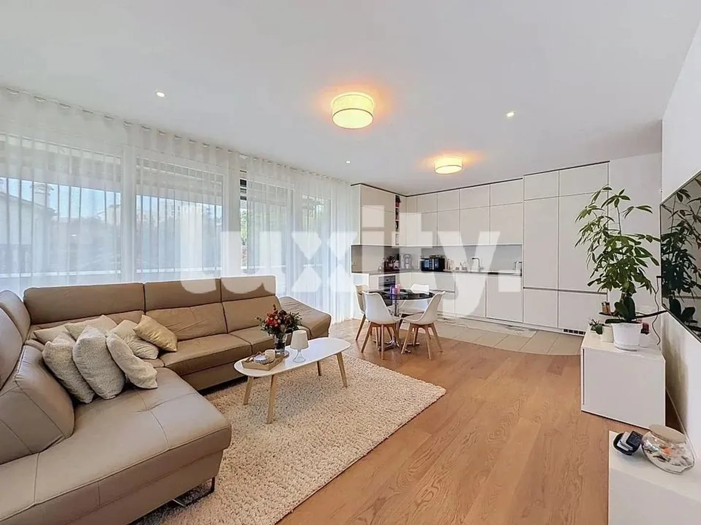 Modern furnished apartment - Near Bachet train station - Photo 2 of 3
