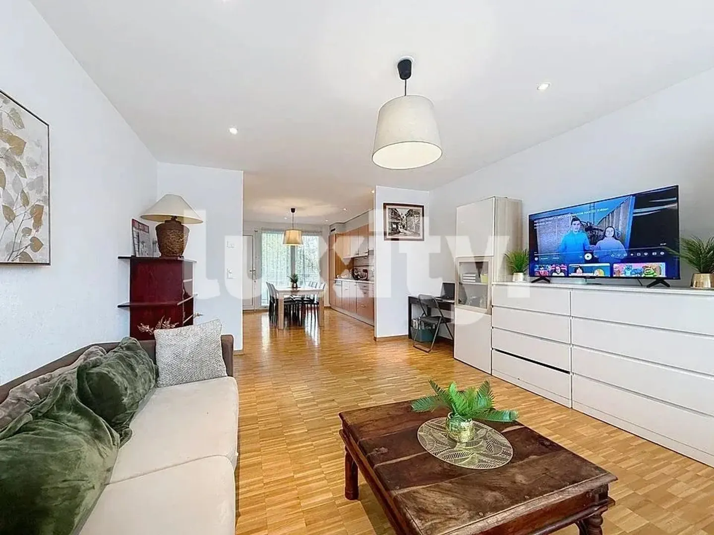 VERSOIX – SUPERB FURNISHED 4-ROOM APARTMENT OF 80 M², BRIGHT AND QUIET, 5 MINUTES FROM THE TRAIN STATION! - Photo 1 of 8