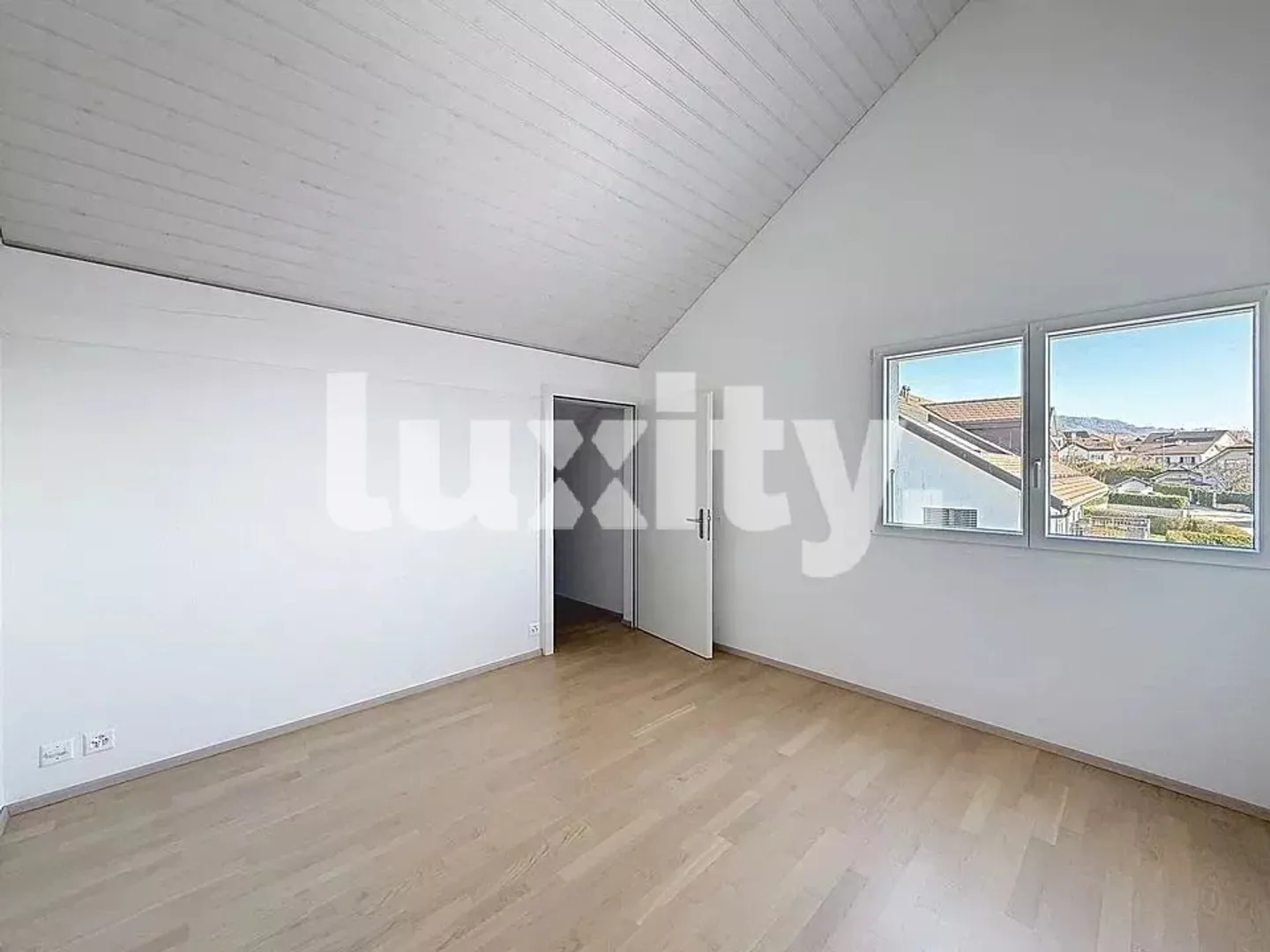 Appartamento all'ultimo piano a Gilly, con magnifica vista sul lago - Foto 4 di 8