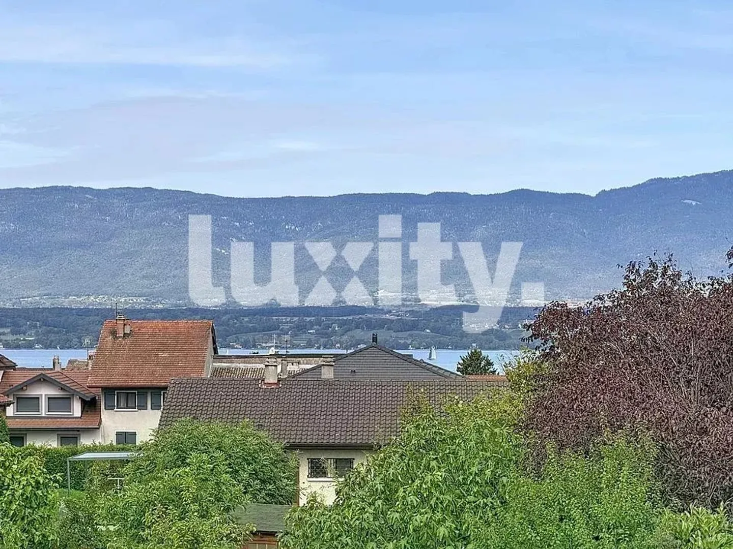 CHENS-SUR-LÉMAN – CASA CONTEMPORANEA, LUMINOSA E TRANQUILLA, VICINO A GINEVRA - Foto 1 di 8