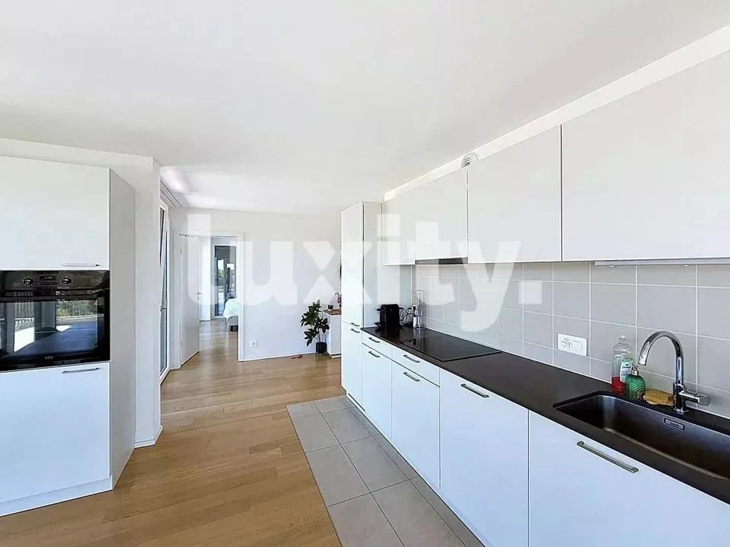 Appartement de luxe avec terrasse - Photo 3 sur 8