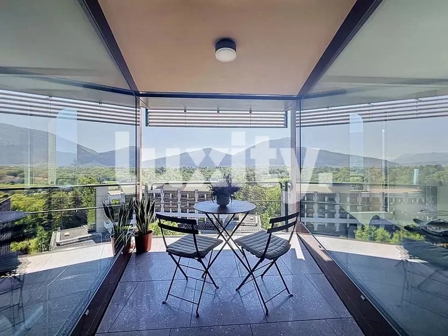 Renovated apartment with unobstructed view - Photo 3 of 3