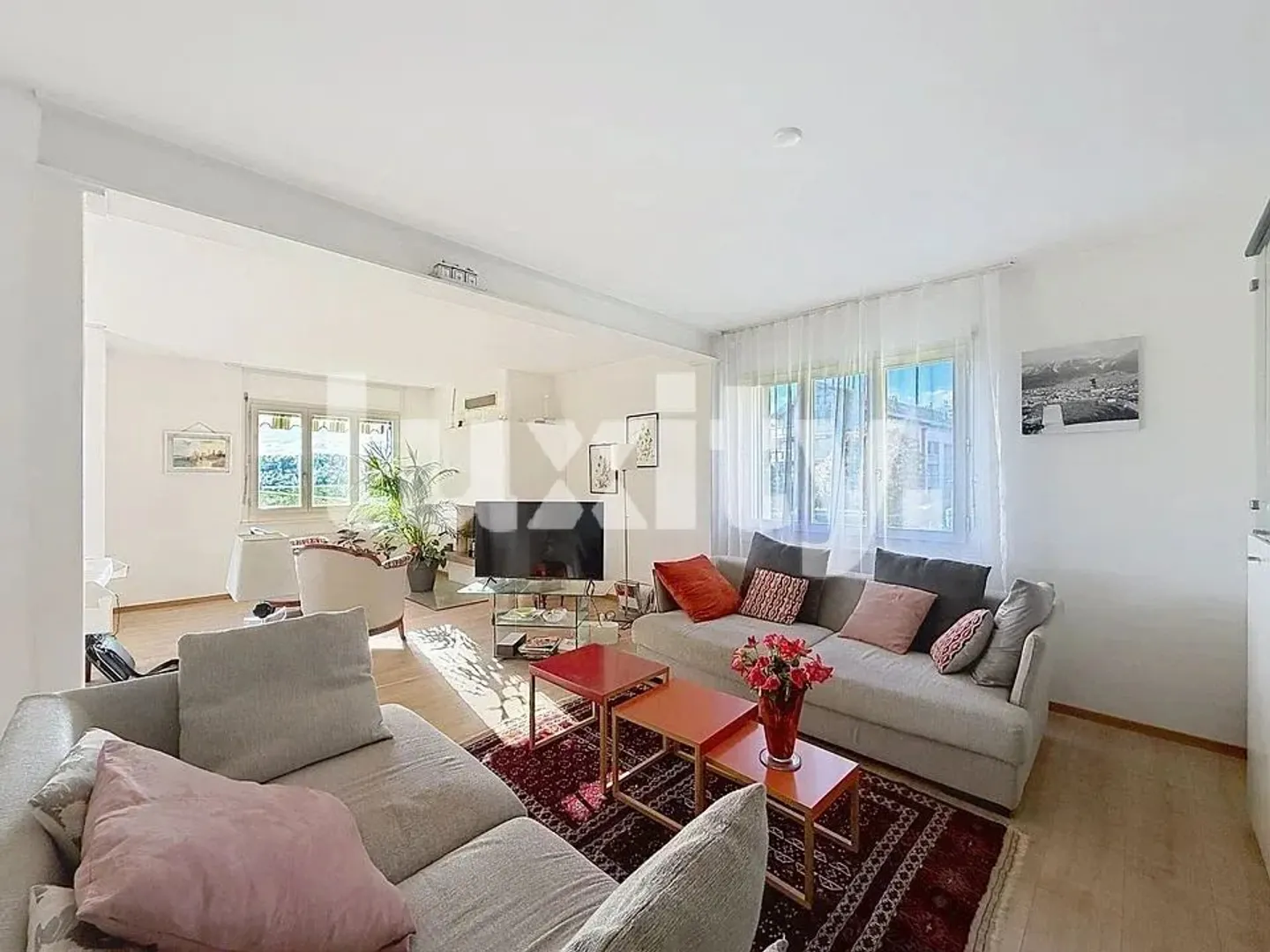 GLAND – A BRIGHT APARTMENT WITH A LARGE BALCONY AND MOUNTAIN VIEW - Photo 4 of 8