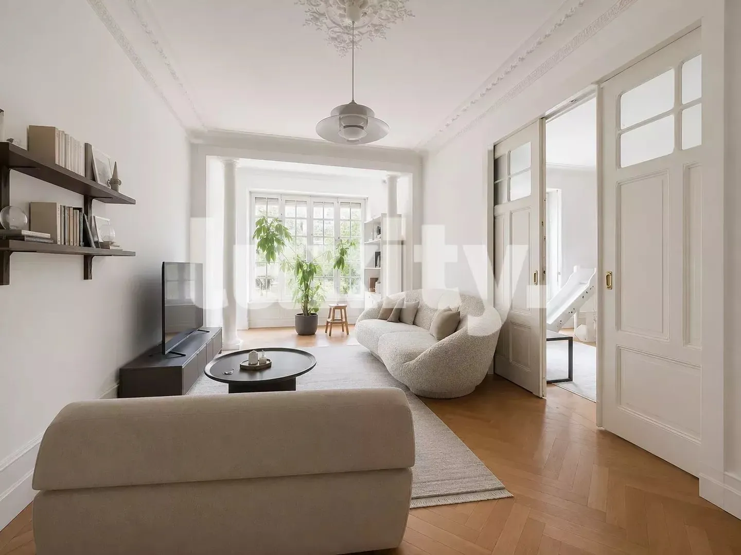 Elegante Haussmann-Wohnung mit Balkon - Foto 1 von 3