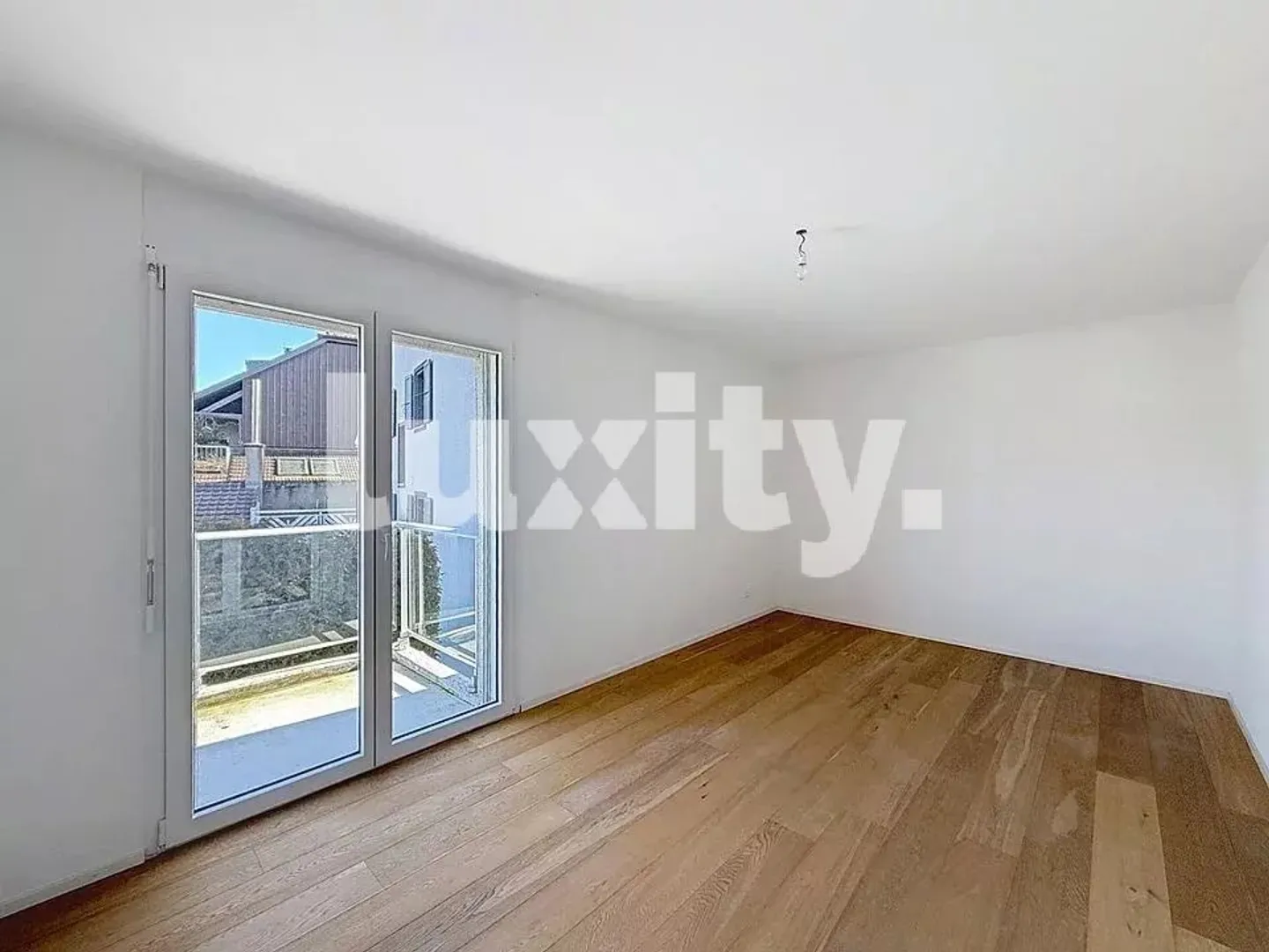 For rent in Crassier, superb 4.5-room apartment completely renovated in 2025. - Photo 5 of 8