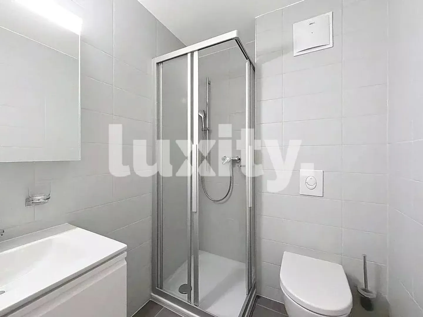 For rent in Crassier, superb 4.5-room apartment completely renovated in 2025. - Photo 8 of 8