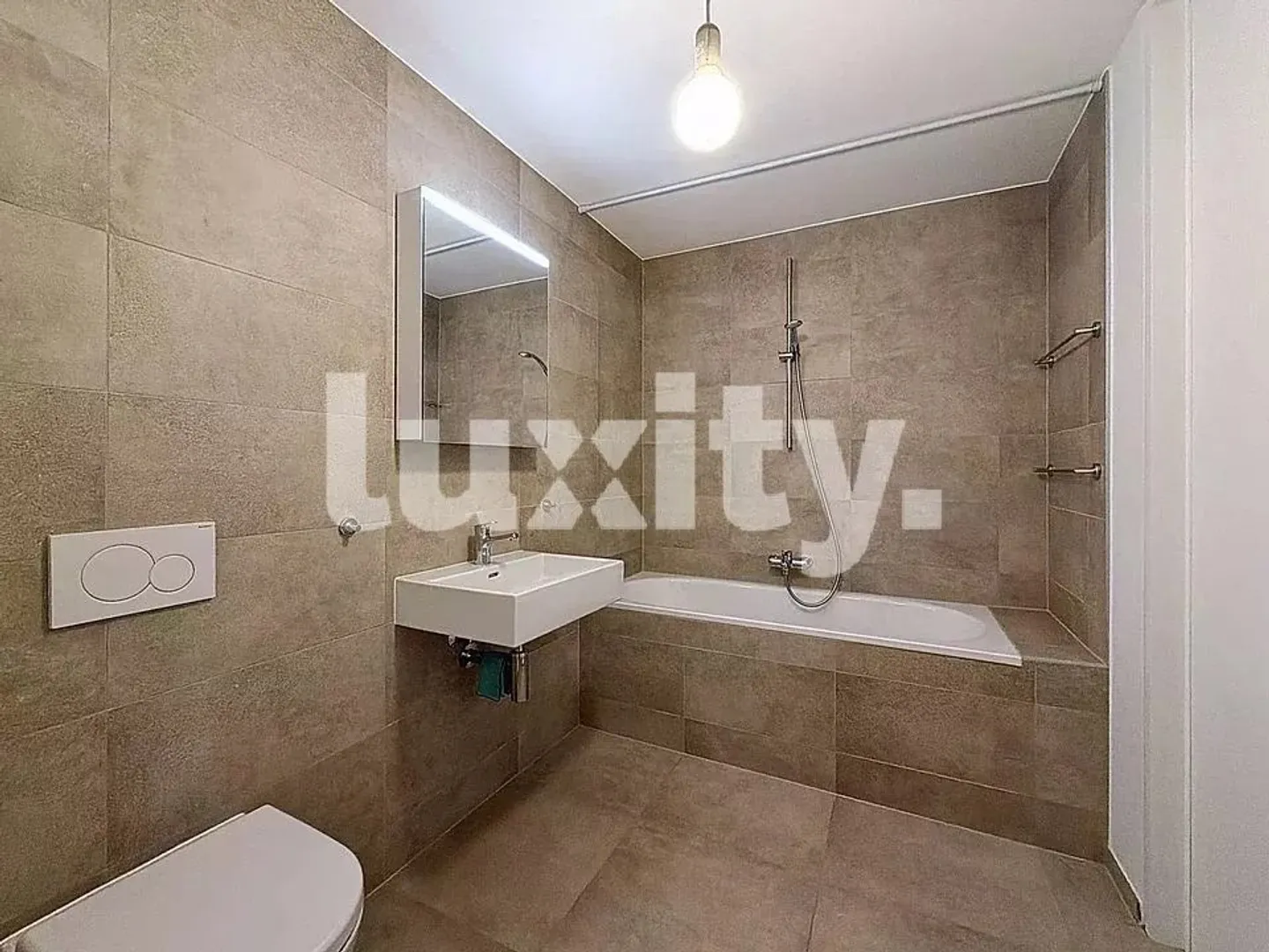 Family apartment with terrace in Eysins - Photo 5 of 7