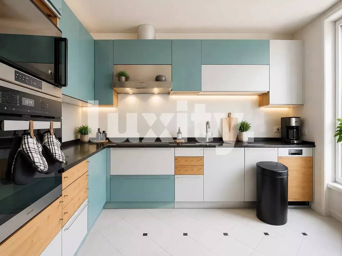 Elegante Haussmann-Wohnung mit Balkon - Foto 3 von 3