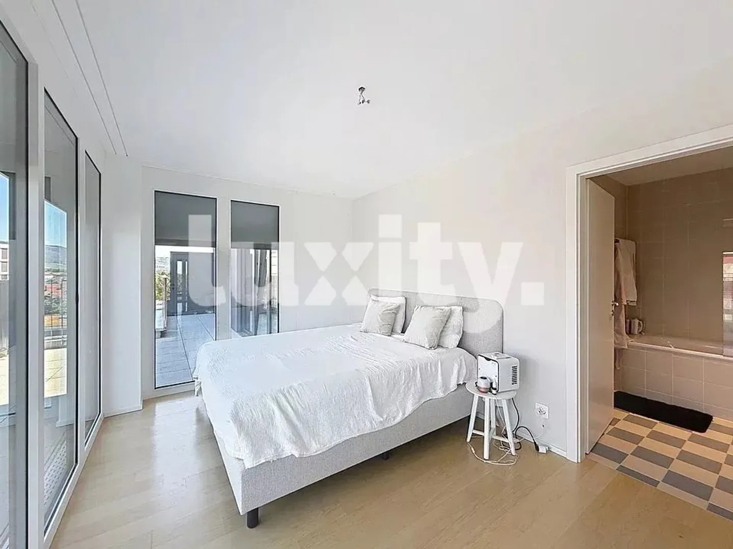Appartement de luxe avec terrasse - Photo 5 sur 8