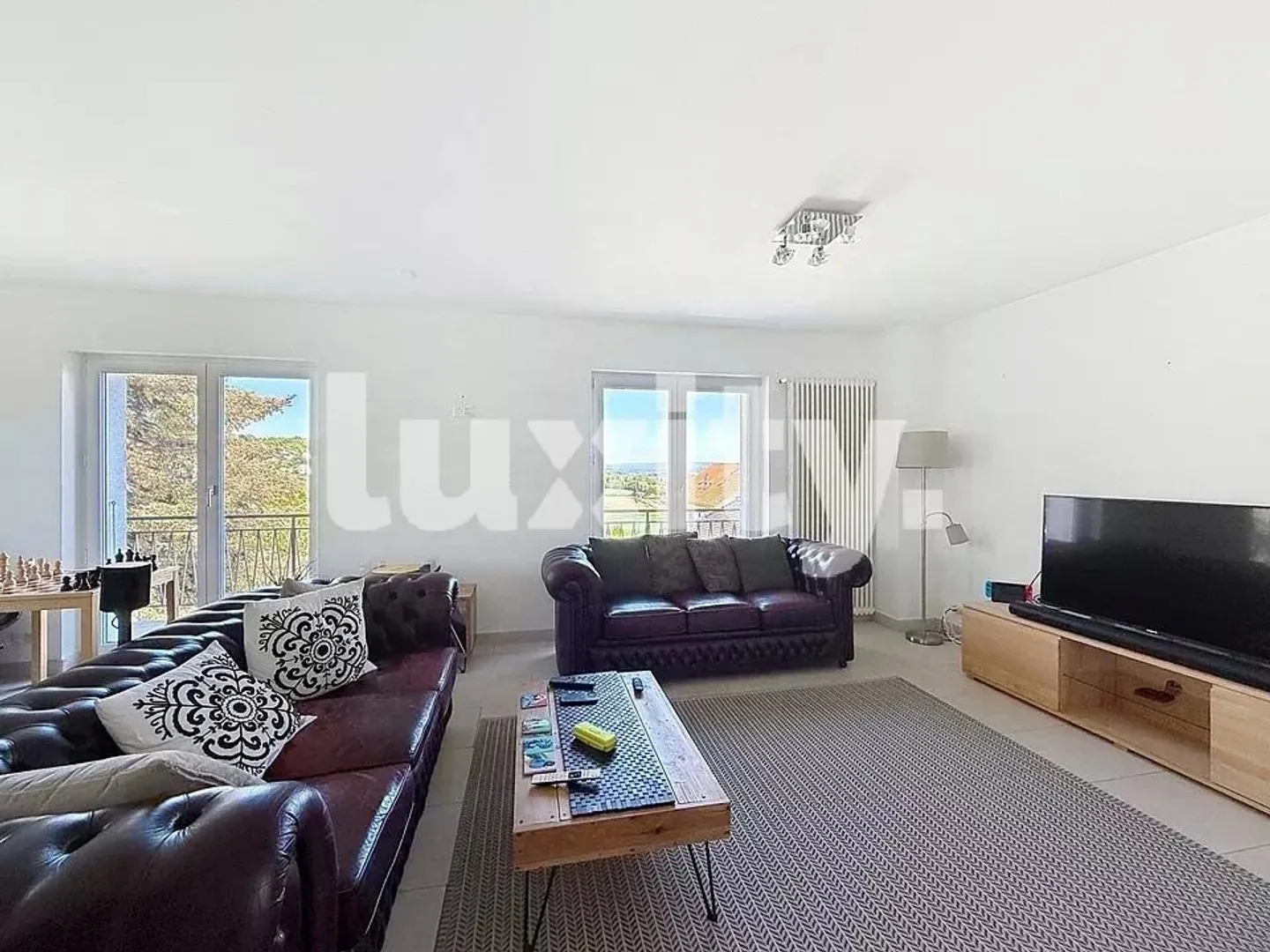 Beautiful villa apartment – generous volumes and a privileged setting - Foto 1 von 8