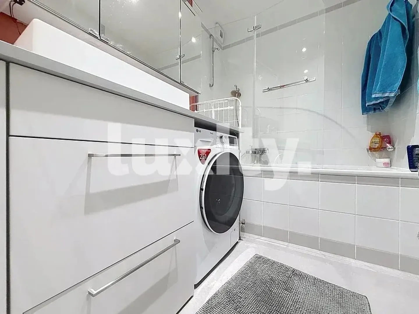Schöne und geräumige Wohnung mit Balkon - kürzlich renoviert - Foto 6 von 6