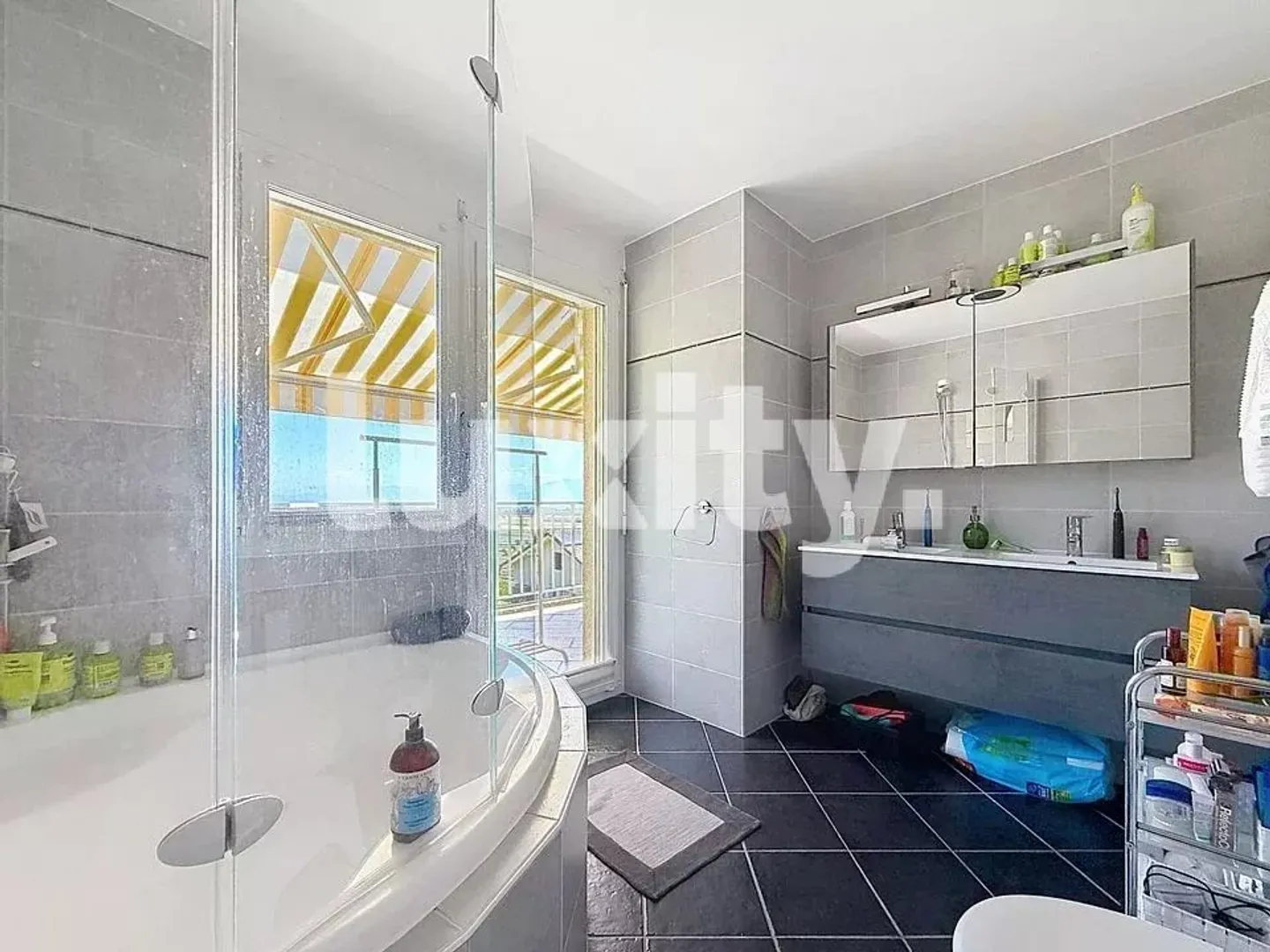 Superbe appartement au dernier étage - Photo 6 sur 8