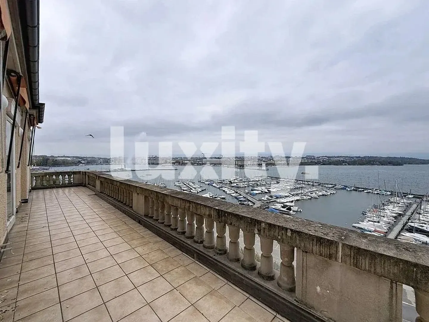 LUXUSAPARTMENT – GUSTAVE-ADOR-ANLEGESTELLE - Foto 1 von 1