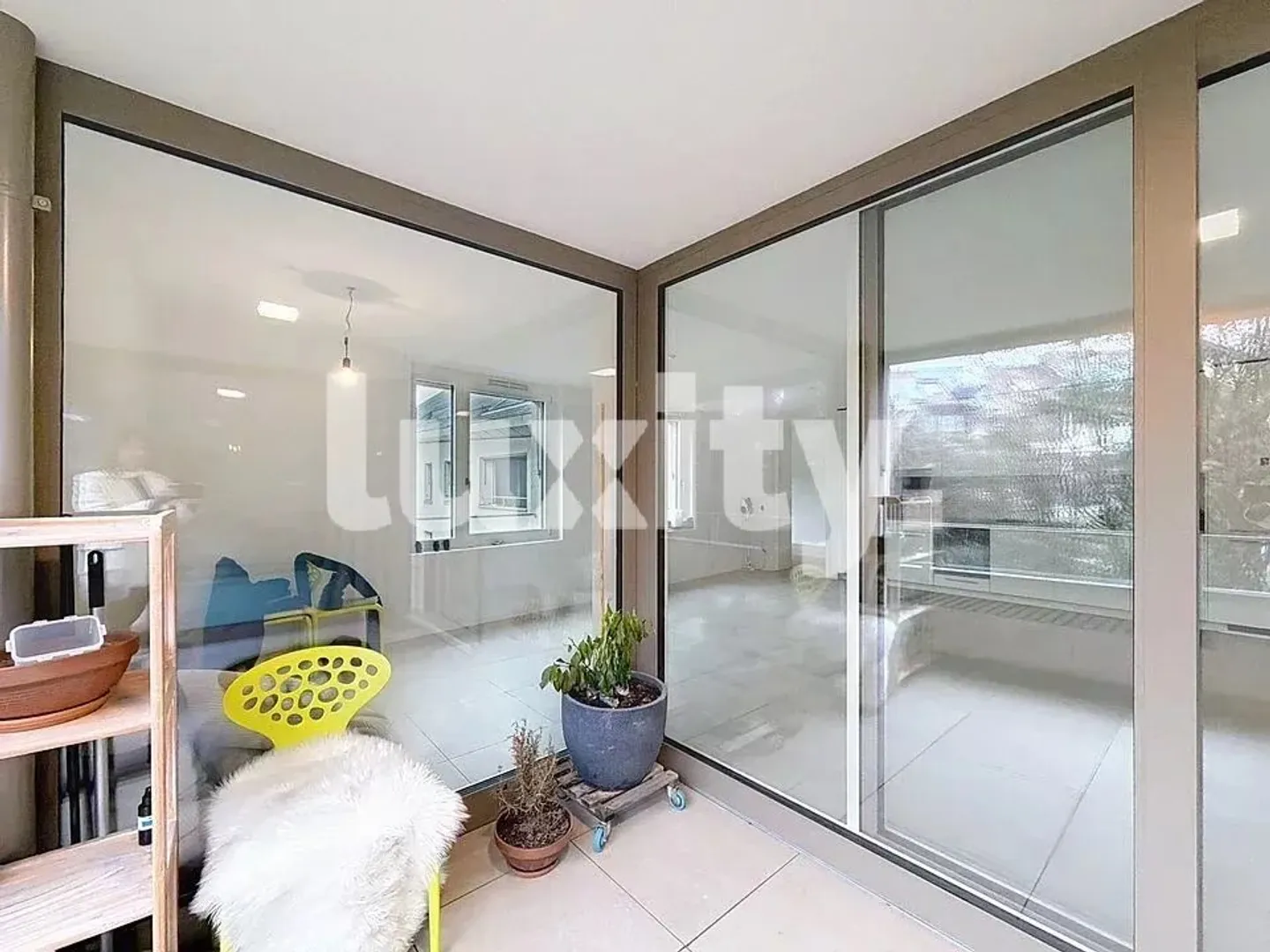 Family apartment with terrace in Eysins - Photo 3 of 7