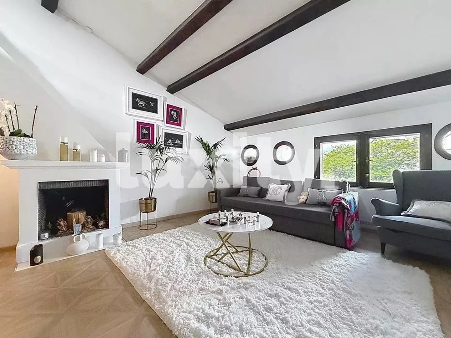 Superb apartment in the place du Bourg de Four - Photo 1 of 2