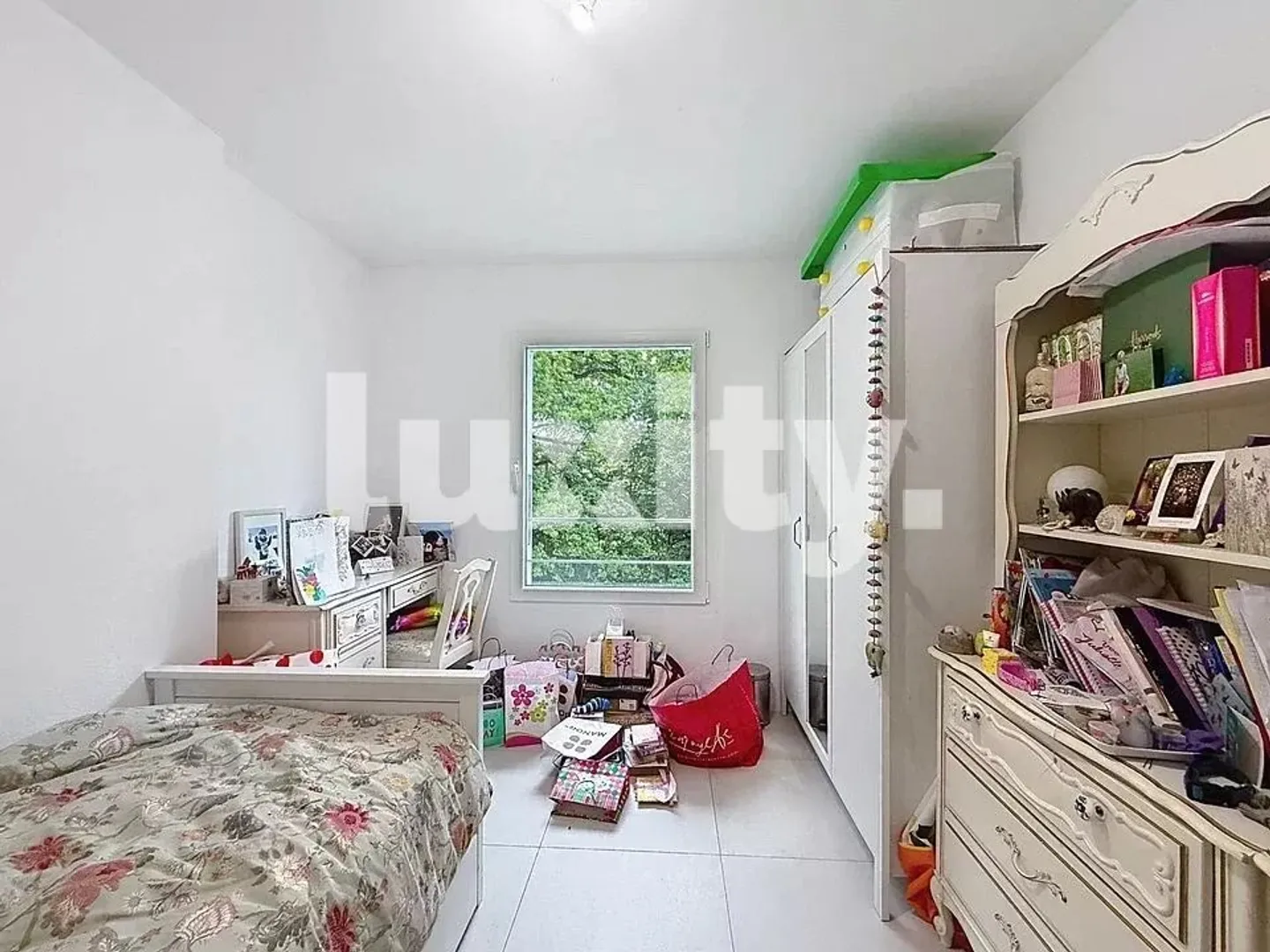 Contemporary Semi-Detached Villa - Photo 6 of 8