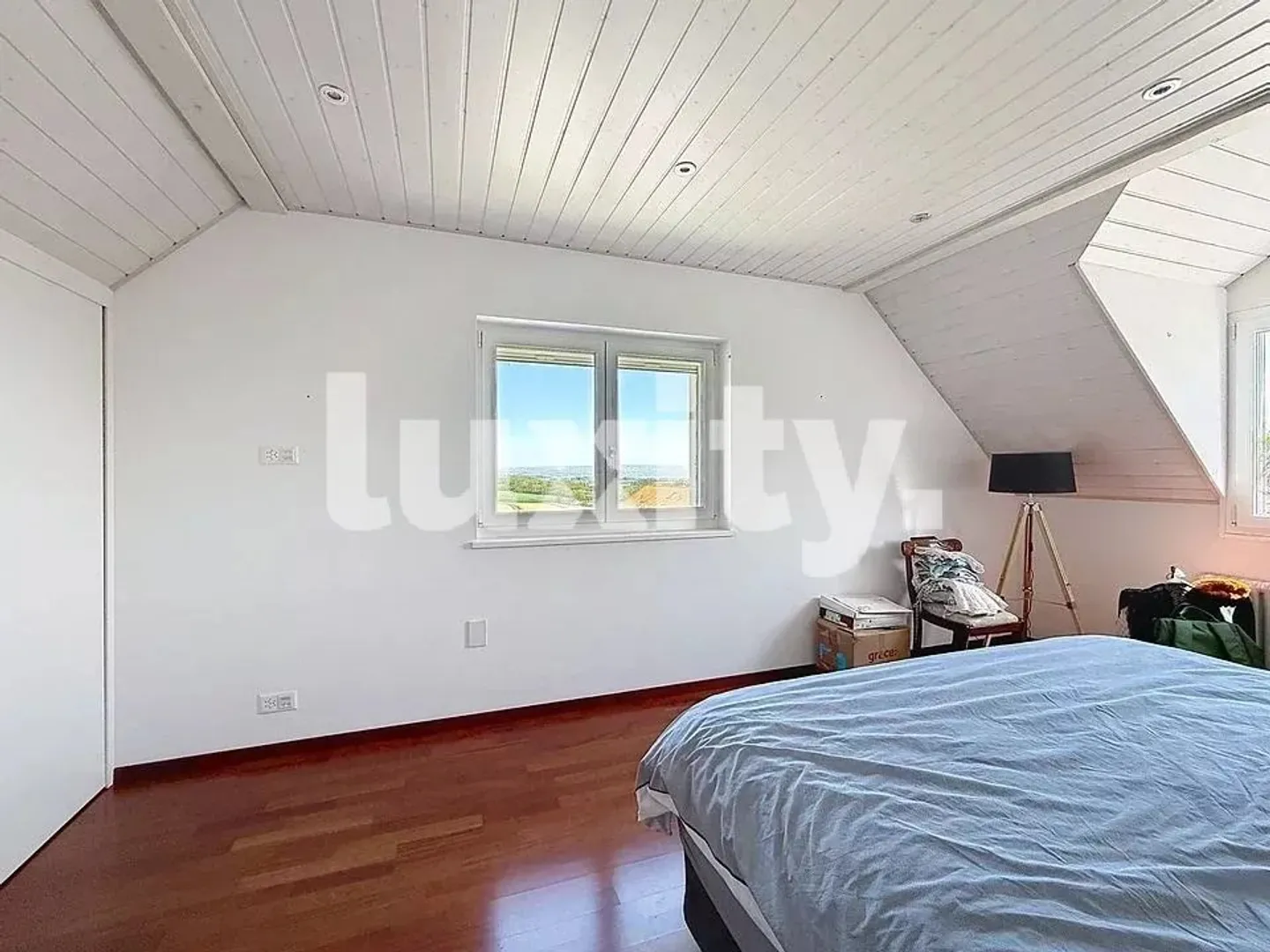 Beautiful villa apartment – generous volumes and a privileged setting - Foto 5 von 8