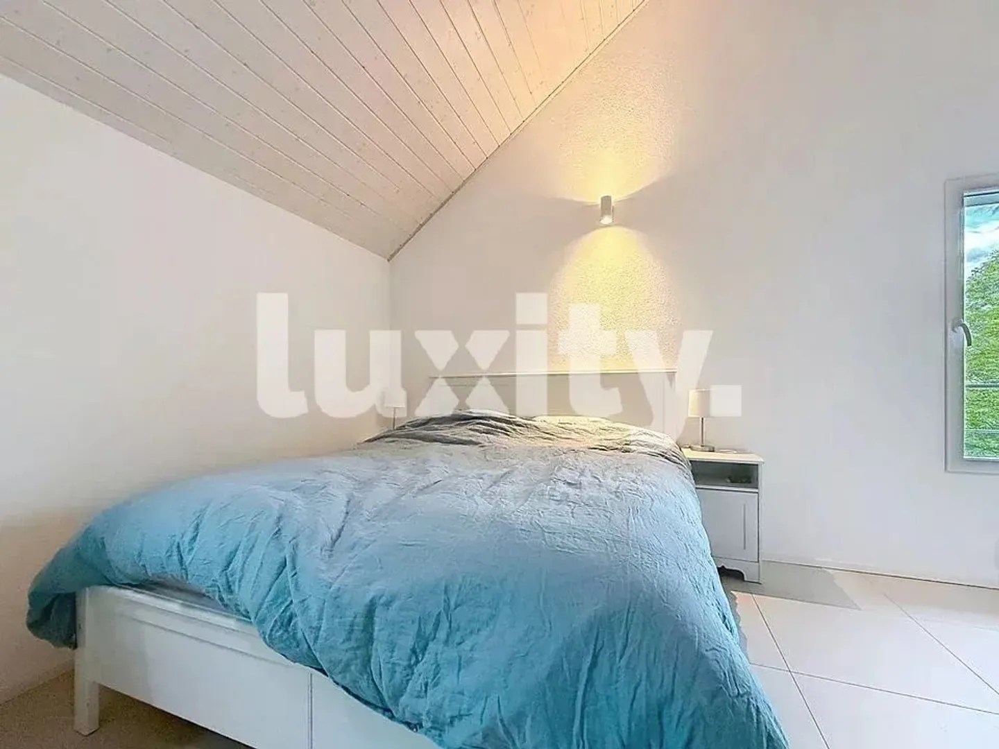 Contemporary Semi-Detached Villa - Photo 5 of 8