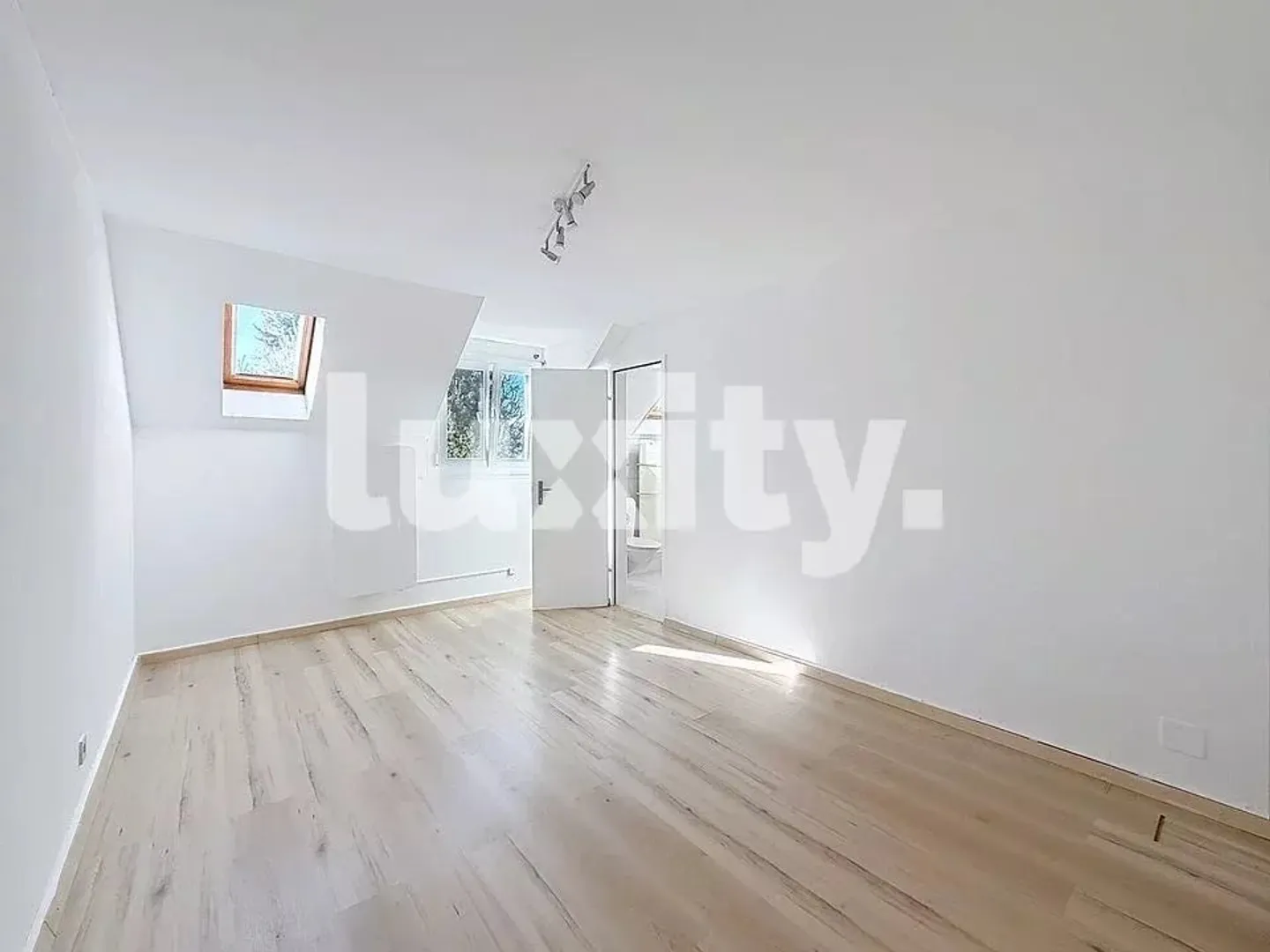 Elegant Villa with large garden and private studio, a haven of tranquility. - Photo 6 of 8