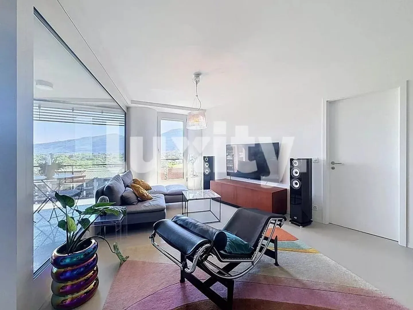 Renovated apartment with unobstructed view - Photo 1 of 3