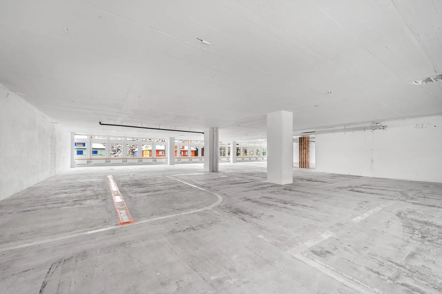 Bright and spacious commercial/office space in a central location - Photo 4 of 13