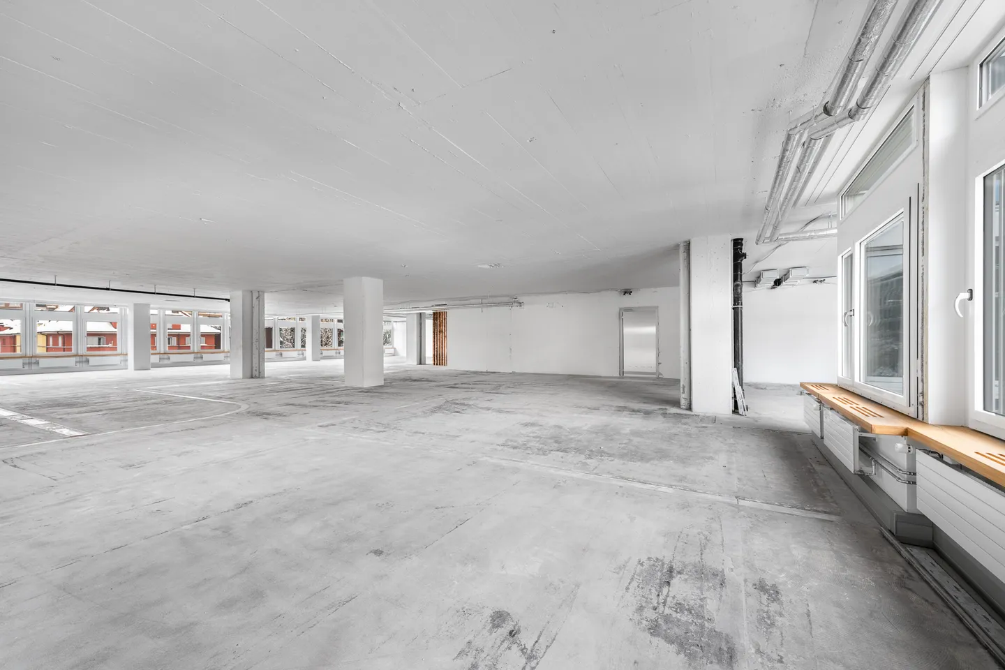 Bright and spacious commercial/office space in a central location - Photo 6 of 13