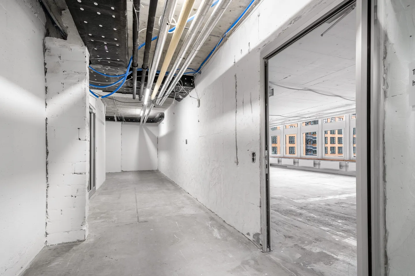 Bright and spacious commercial/office space in a central location - Photo 9 of 13