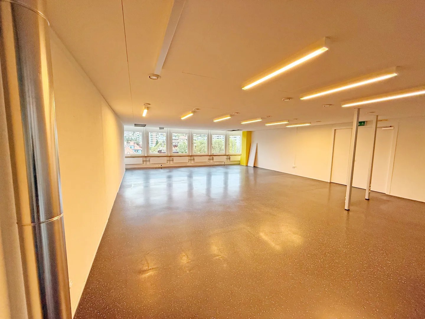 Bright and spacious office space in a central location - Photo 5 of 13