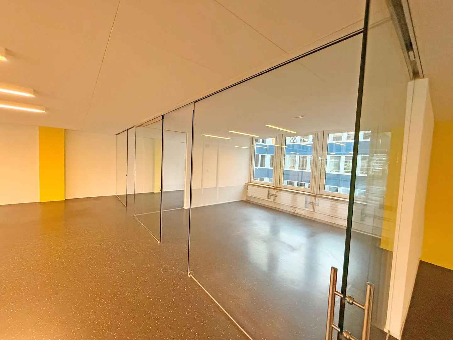 Bright and spacious office space in a central location - Photo 7 of 13