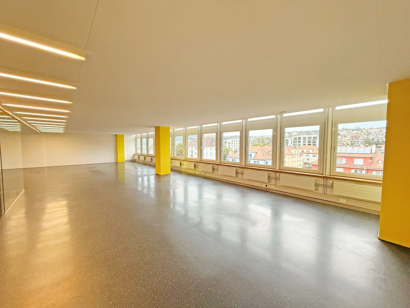 Bright and spacious office space in a central location - Photo 8 of 13
