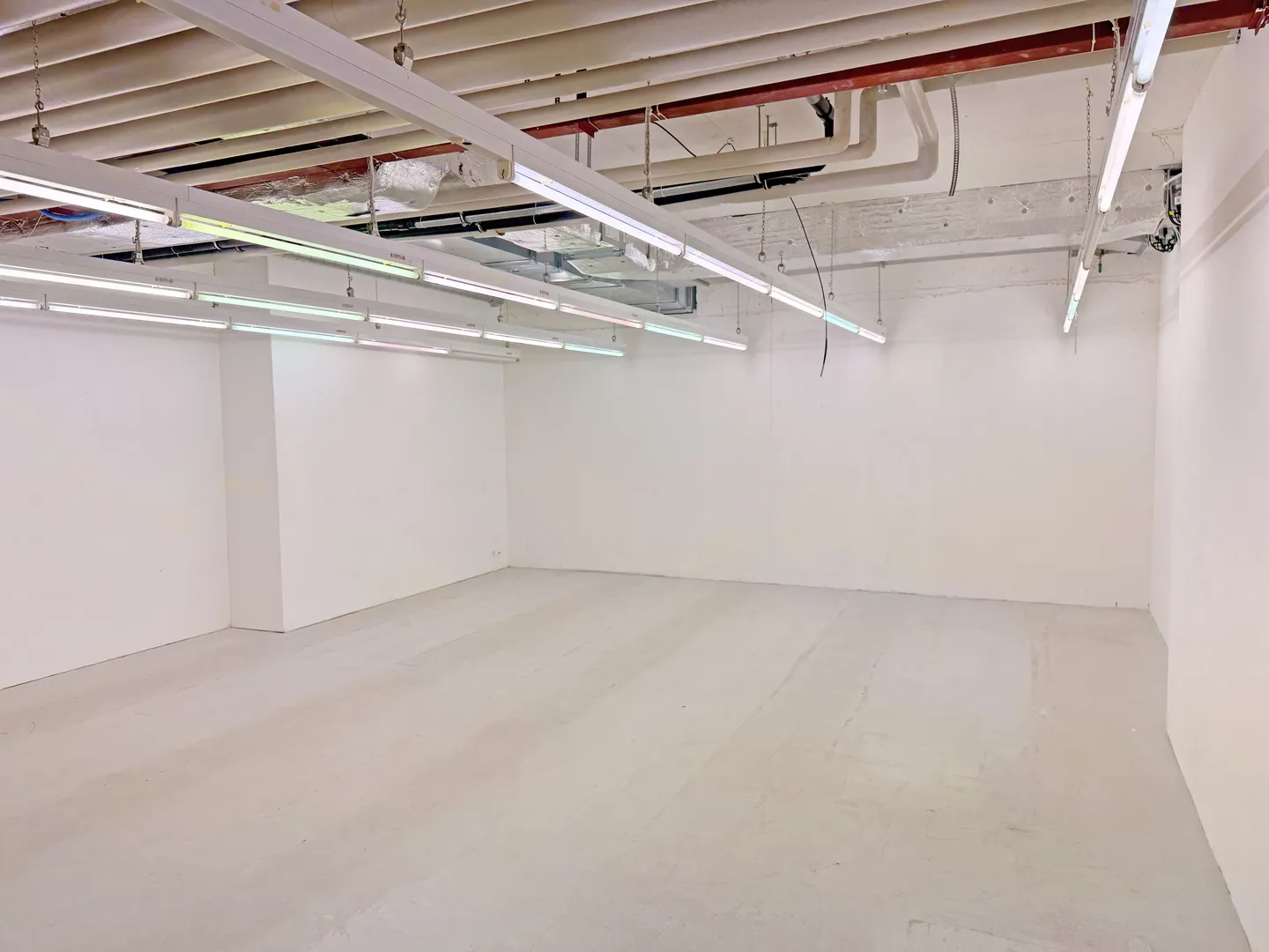 Bright and spacious office space in a central location - Photo 9 of 13