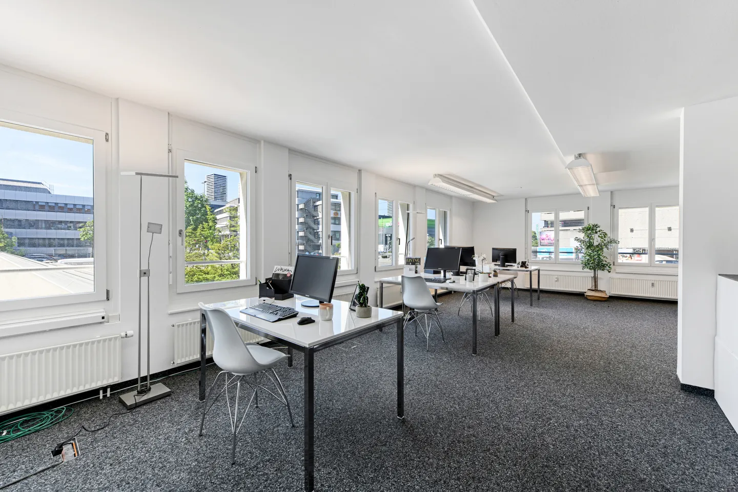 Attractive office space in a central location - Photo 4 of 12