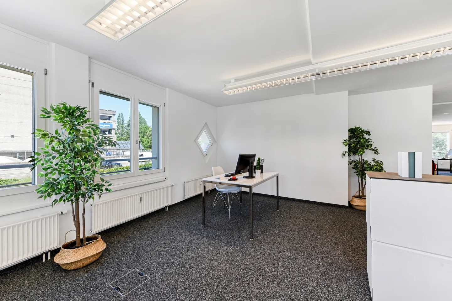 Attractive office space in a central location - Photo 5 of 12