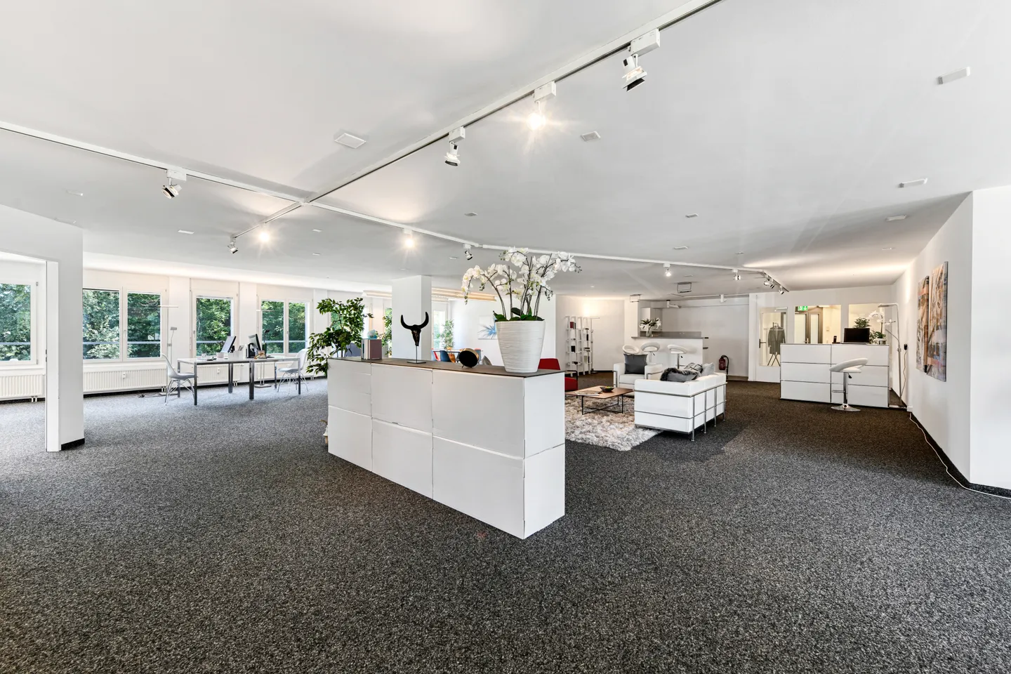 Attractive office space in a central location - Photo 8 of 12