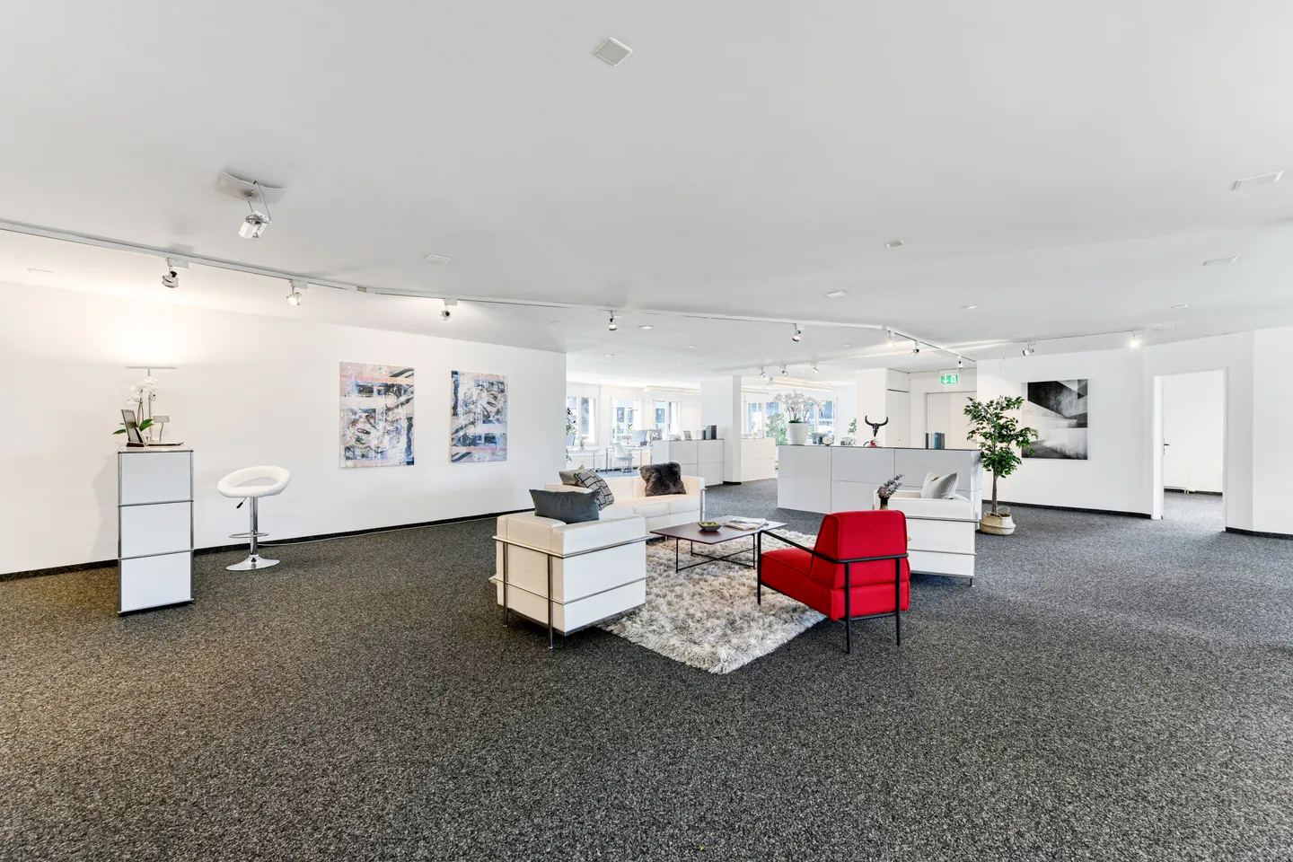Attractive office space in a central location - Photo 10 of 12