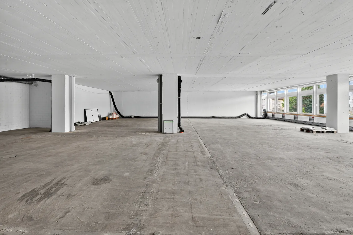 Attractive commercial space with flexible room concept in a central location - Photo 3 of 5