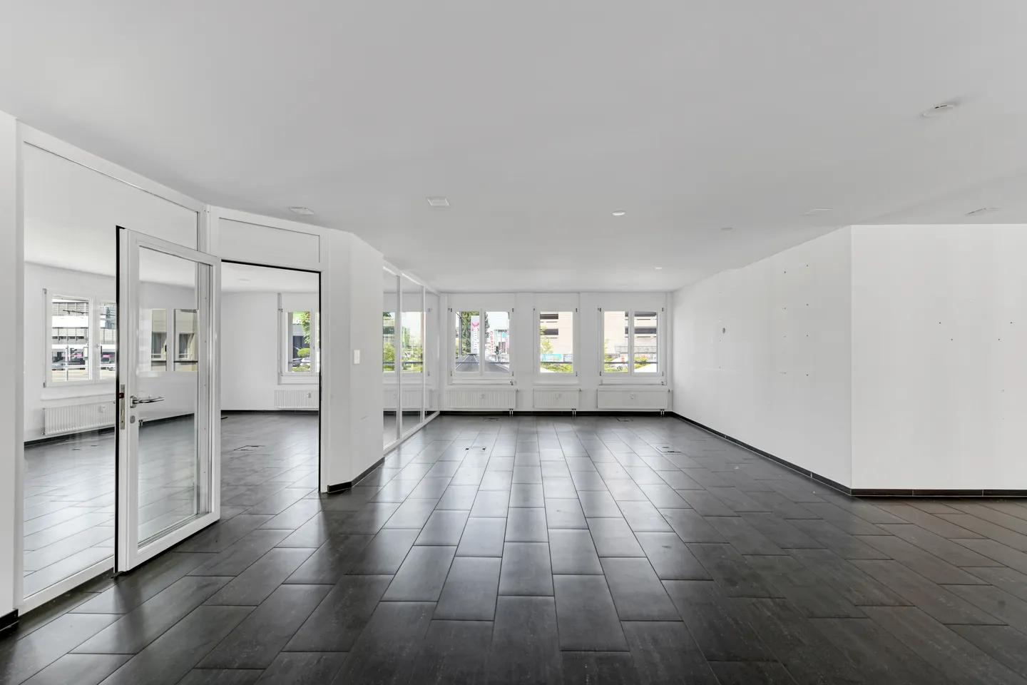 Attractive office space in a central location - Photo 4 of 7