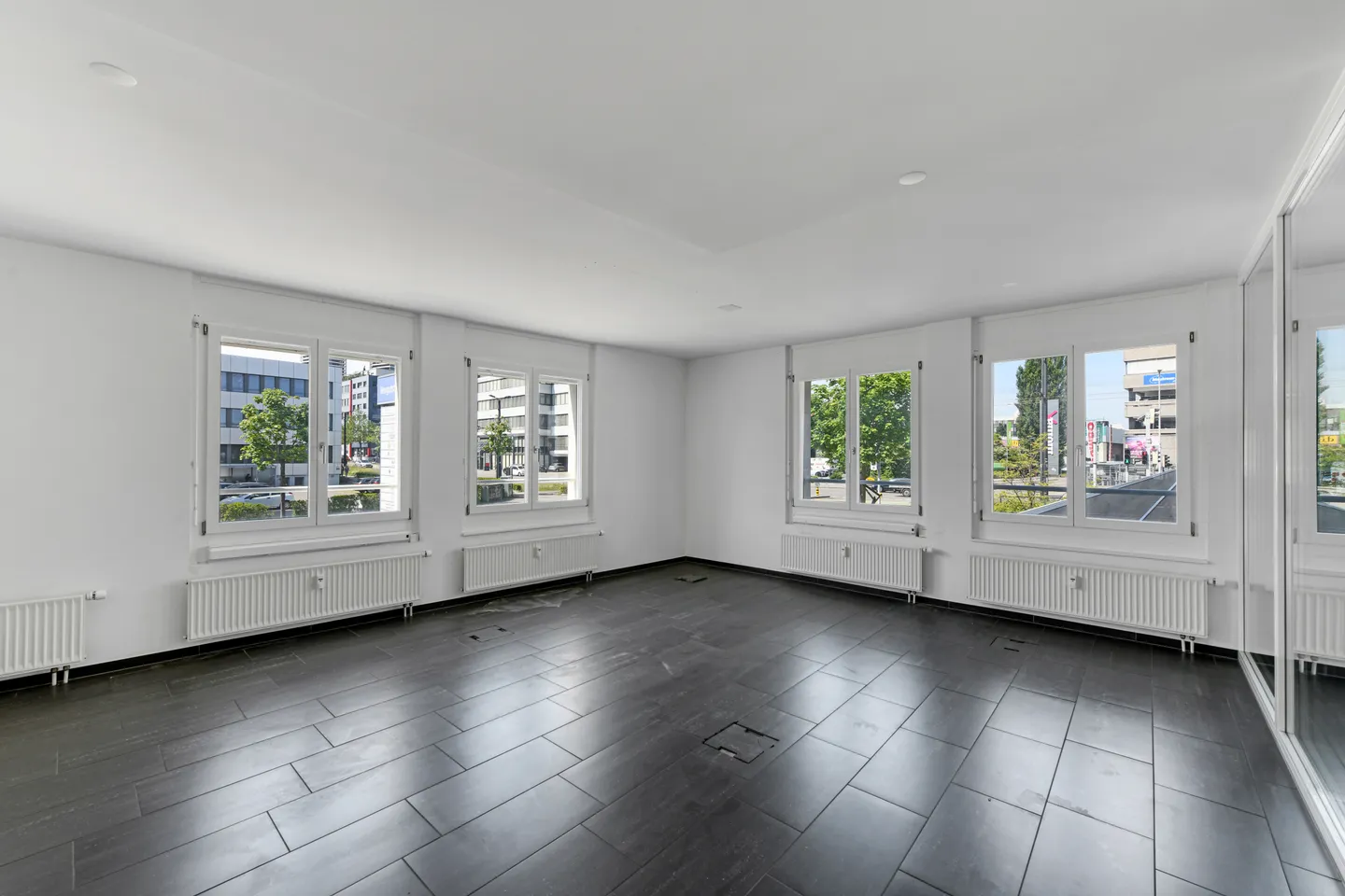 Attractive office space in a central location - Photo 5 of 7