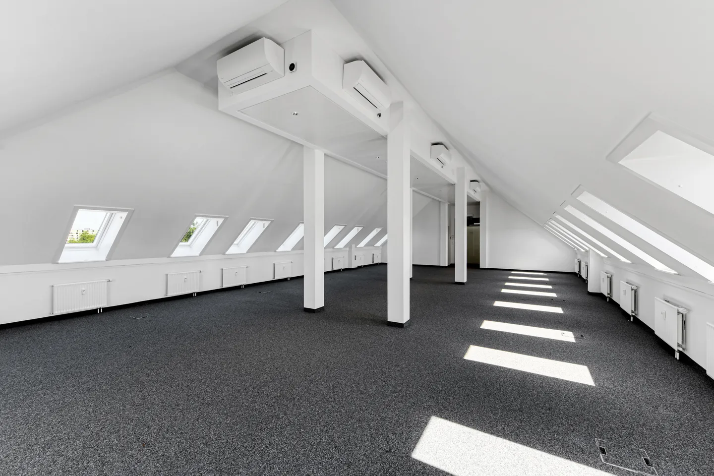 Attractive office space in a central location - Photo 3 of 5