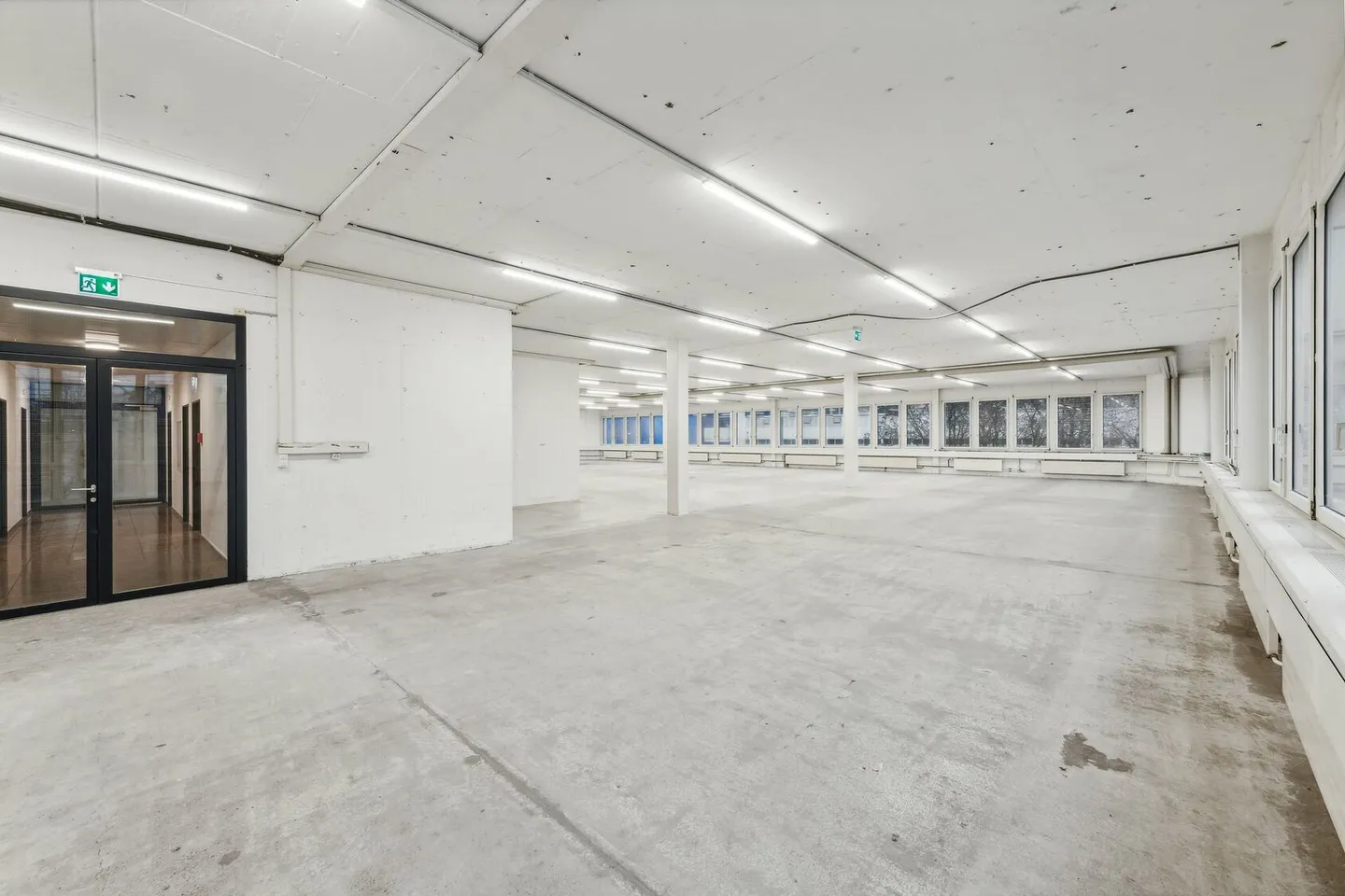Flexible commercial space directly on the A1 - accessible, versatile - Photo 3 of 10