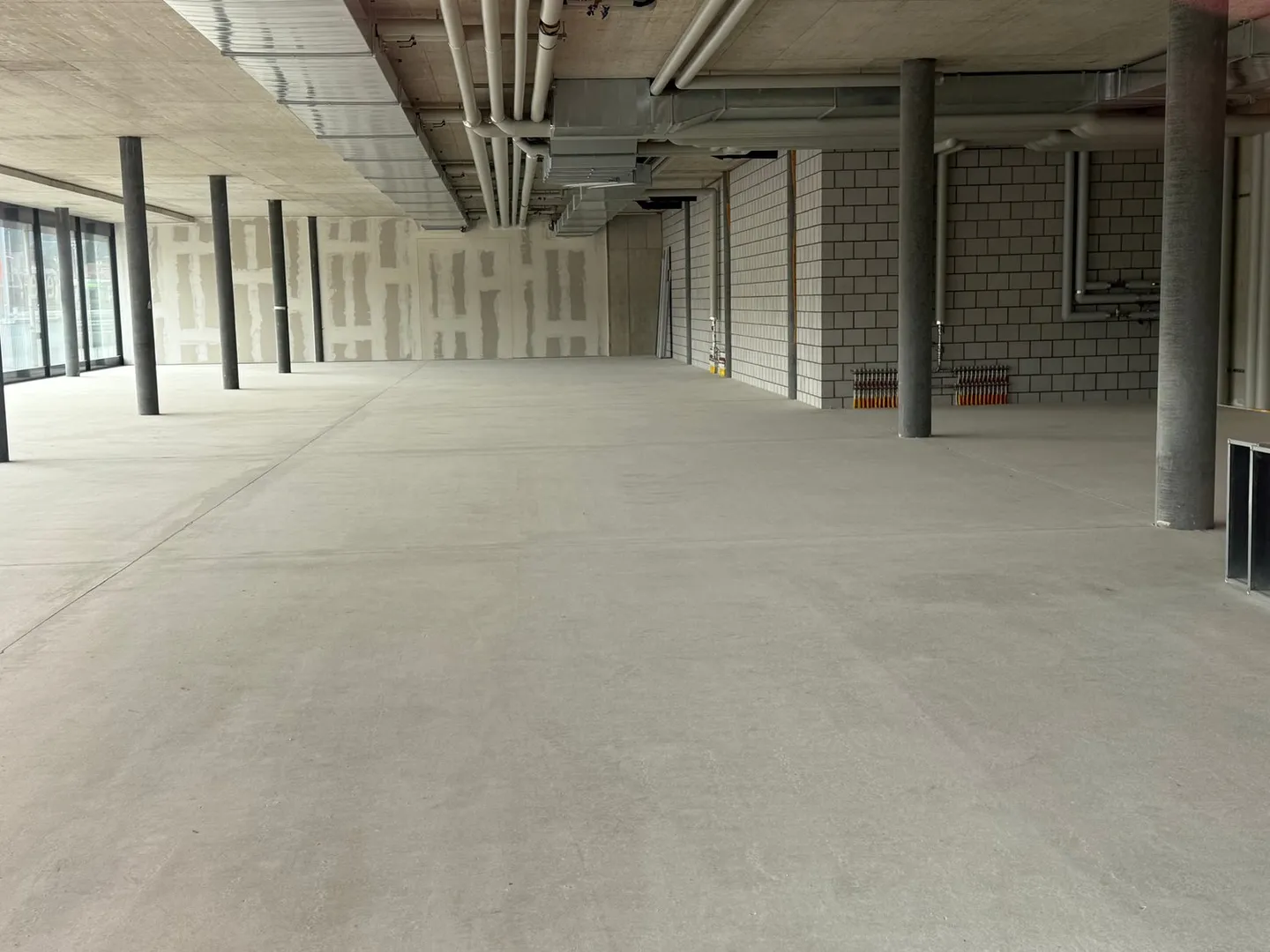 Espace de stockage flexible à la gare de Konolfingen – 500m² pour une utilisation temporaire - Photo 3 sur 4