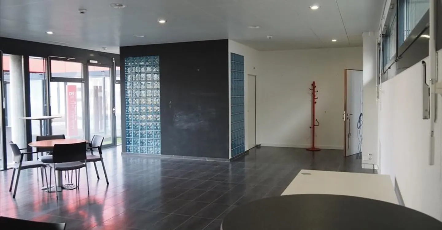 Espace Commercial Lumineux - Photo 1 sur 6