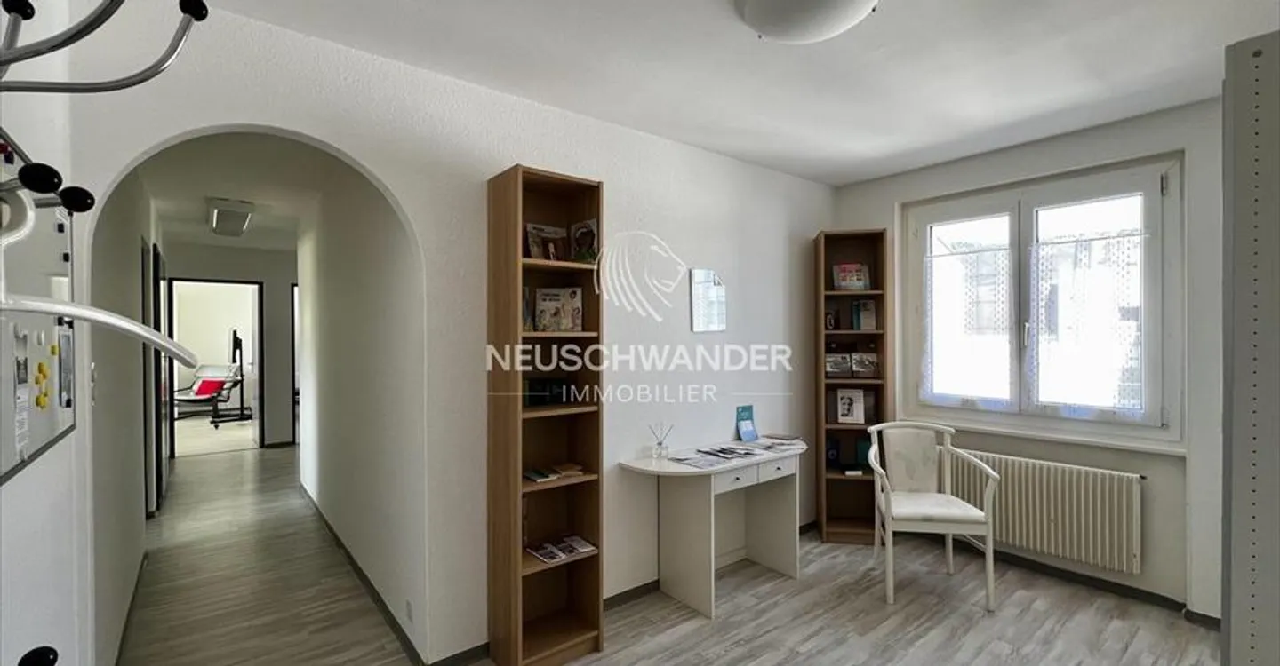 Ufficio 3,5 stanze - Foto 1 di 13