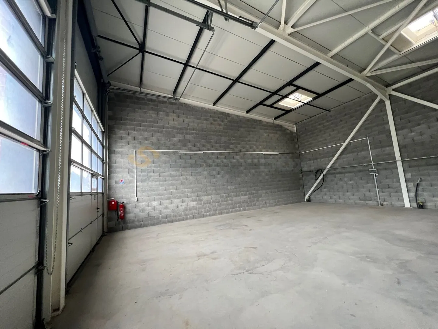 Streetbox doppelt von 120m2 sehr gut gelegen - Foto 3 von 3