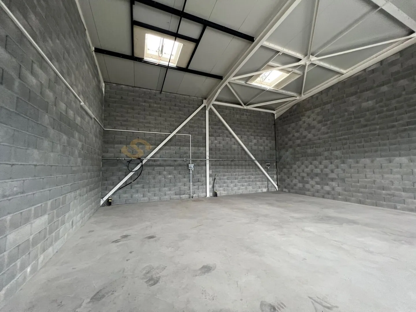 Streetbox doppelt von 120m2 sehr gut gelegen - Foto 2 von 3