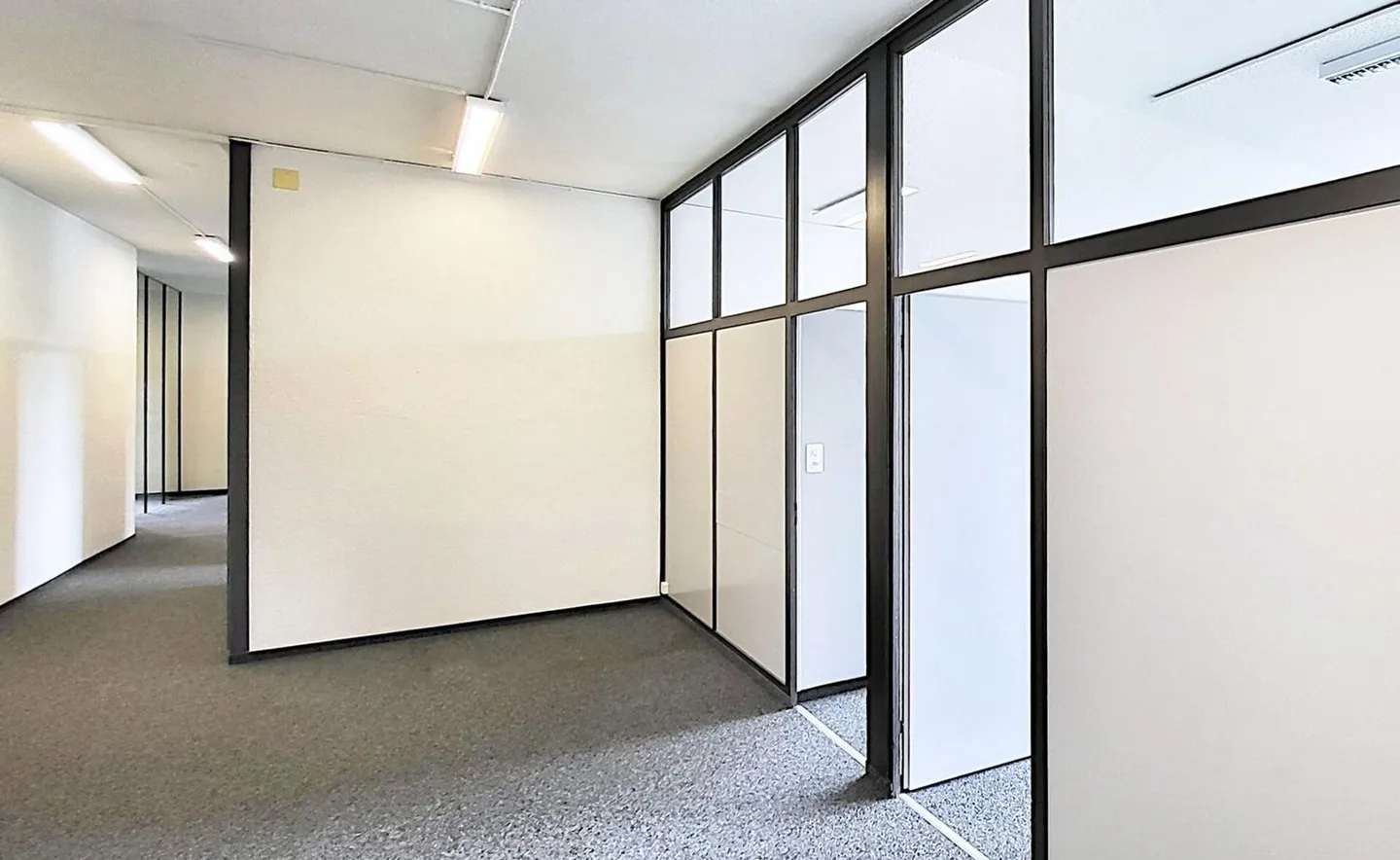 128 m² de bureaux à Regensdorf ! - Photo 2 sur 7